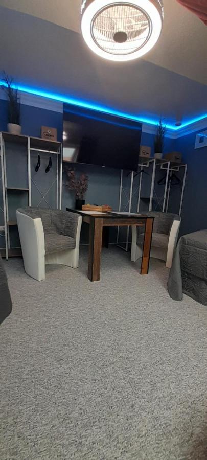 Best-Preis -Vip Lounge- Mit Netflix, Self-Check-In, Ebike Ladestation, Fahrradraum, Wlan Und Netflix - Direkt Am Elberadweg Im Herzen Von Wittenberge Dış mekan fotoğraf